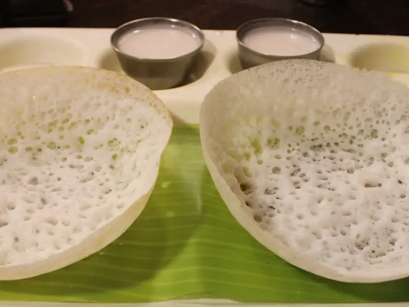 Appam (fermentierte Reispfannkuchen)