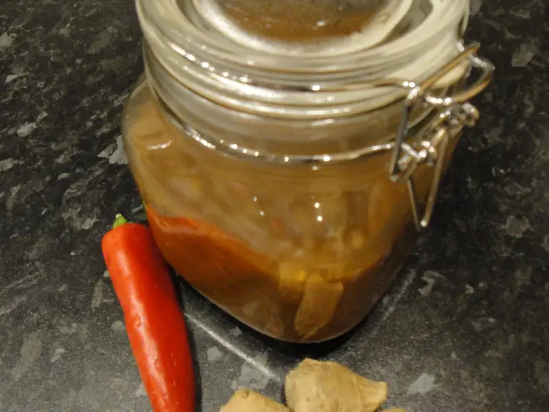 Apple and chili chutney