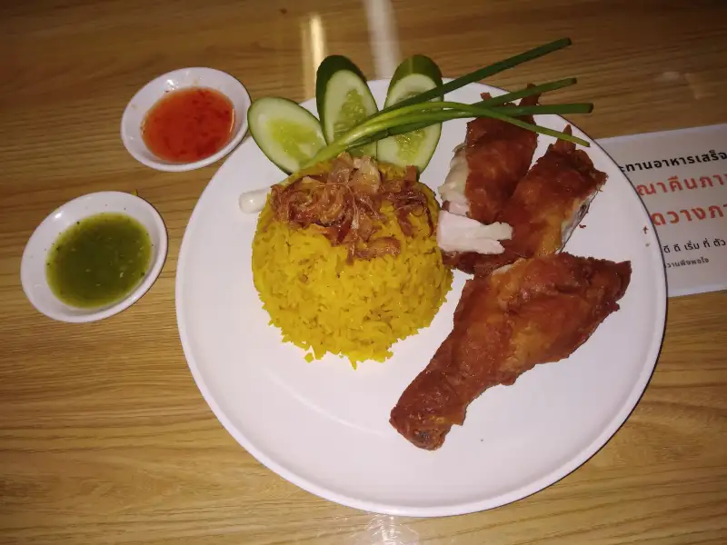 Arroz com frango tailandês picante