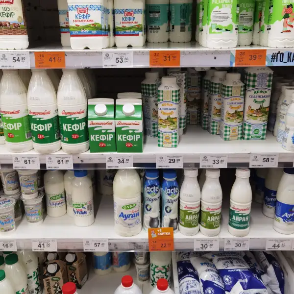 Ayran, orzeźwiająca i słona napój na bazie jogurtu.