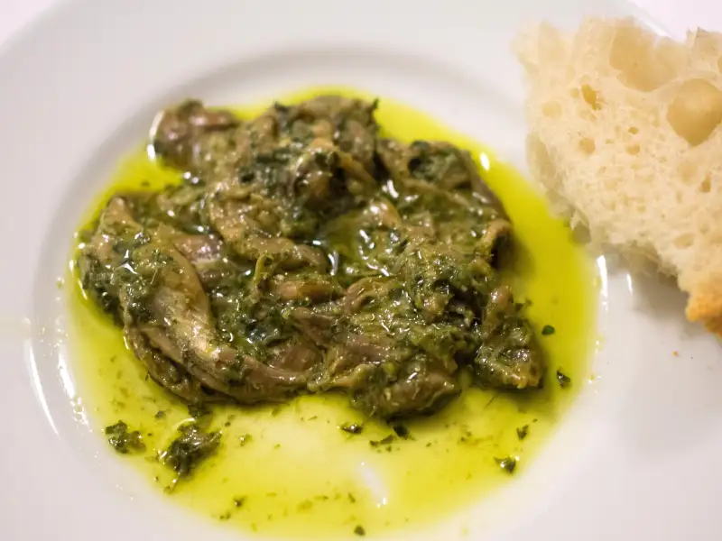 Baguette verde, molho piemontês com anchovas
