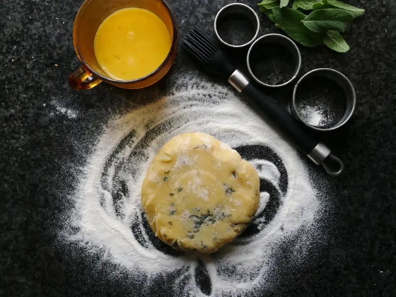 Biscoitos salgados com sálvia e nozes