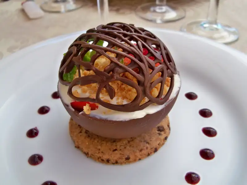 Bolas de chocolate e biscoito, sem necessidade de assar