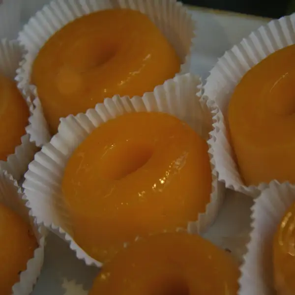 Quindim, ein brasilischer Dessert mit Kokosnuss