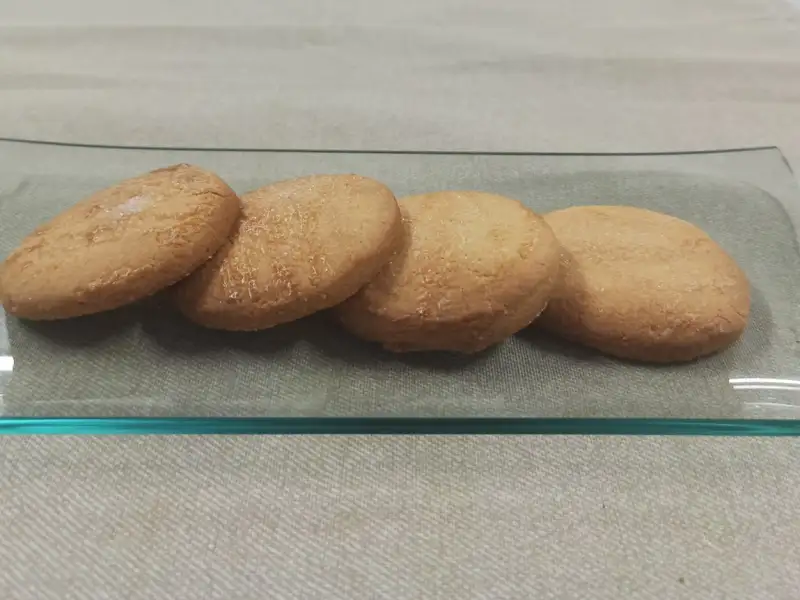 Basque-achtige sablés met gist en citroen