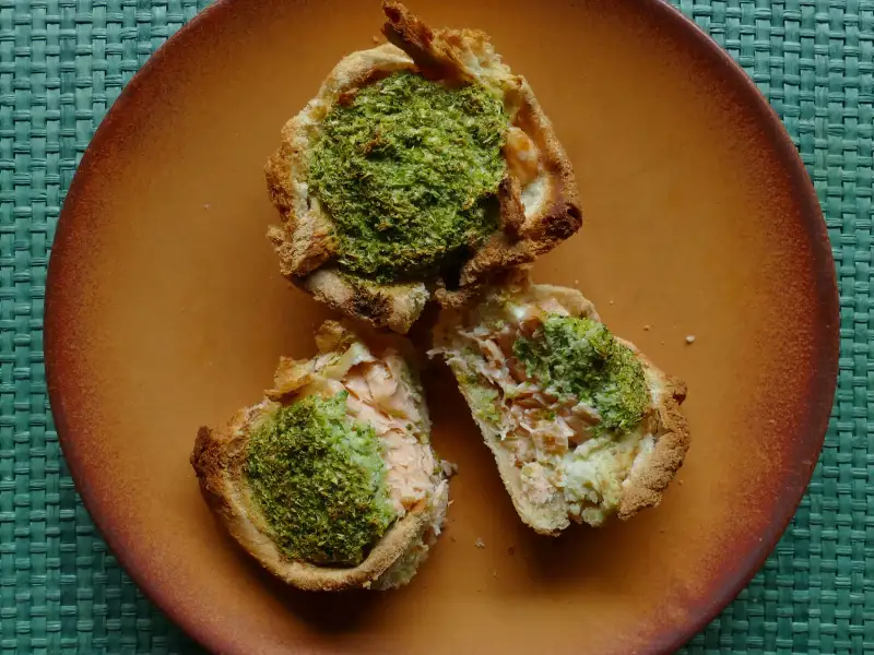 Bladerdeeg met zalm en broccoli