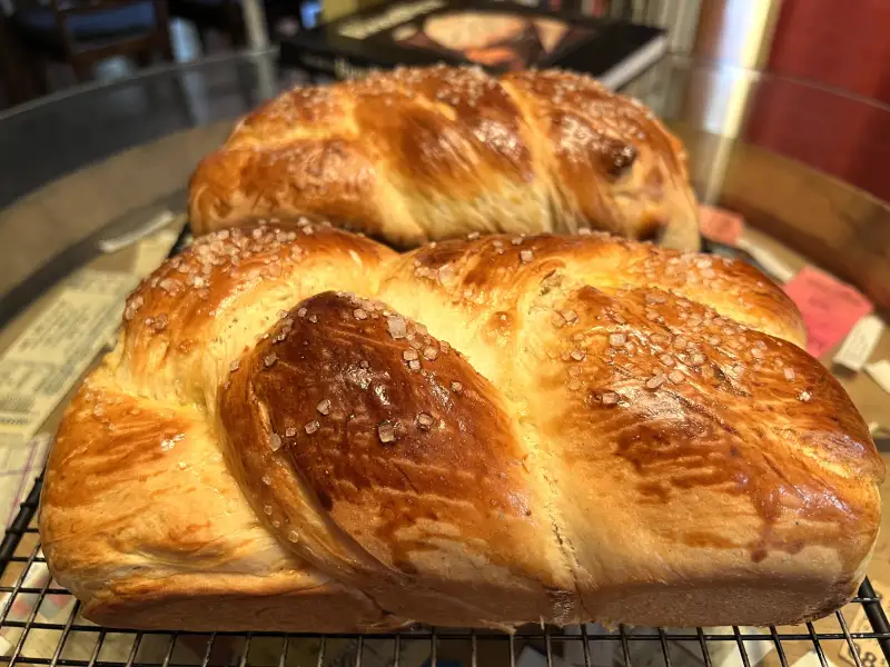 Brot mit Kardamomkörnern