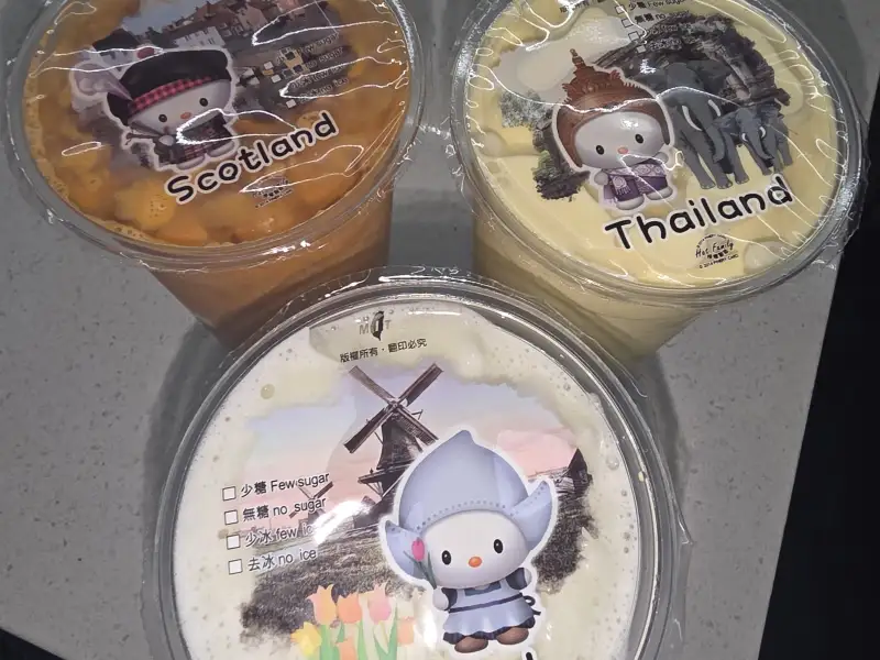 Chá de bolhas com chá preto e bolinhas de tapioca