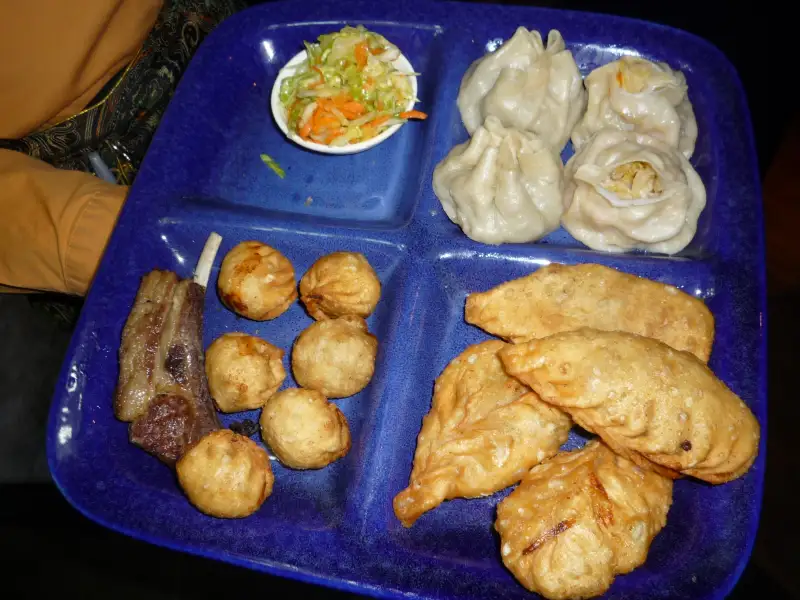 Buuz (mongolische Fleisch-Ravioli)