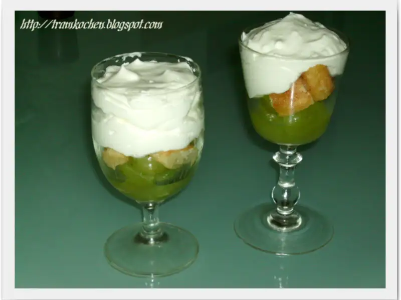 Coppe di uva, spumante e vino bianco dolce