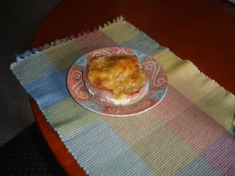 加利西亚炖菜（一种以鸡蛋、火腿和奶酪为主要食材的炖菜）