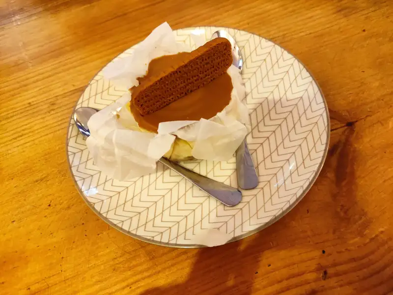Cheesecake com biscoitos Maria e geleia