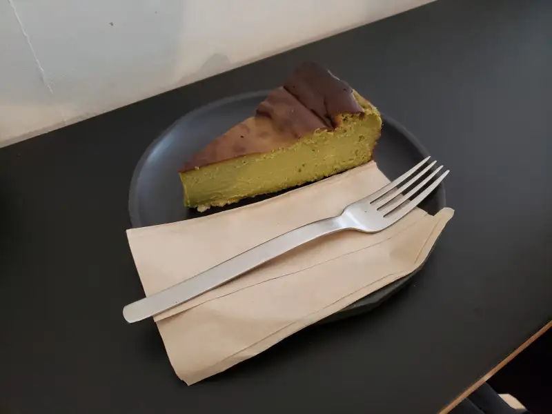 Cheesecake with graham crackers and cheese