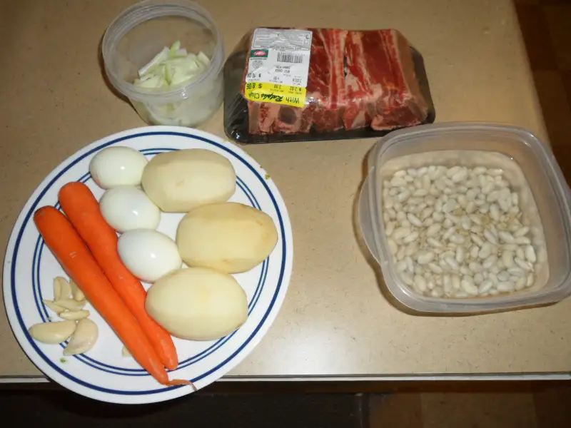 Cholent asquenaz de carne, garbanzos y avena