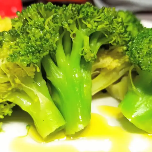 brócoli cocido al vapor