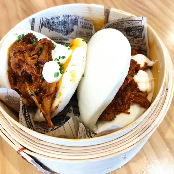 Cochinita Pibil: Schweinefleisch, das im traditionellen yucatekanischen Stil gegart wird.