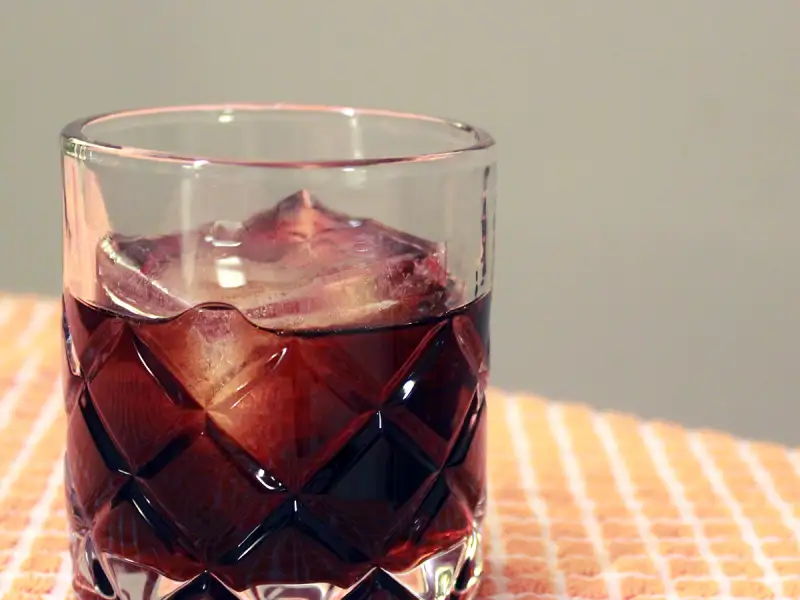 Cocktail a base di vodka, crema di Moscato e liquore al caffè