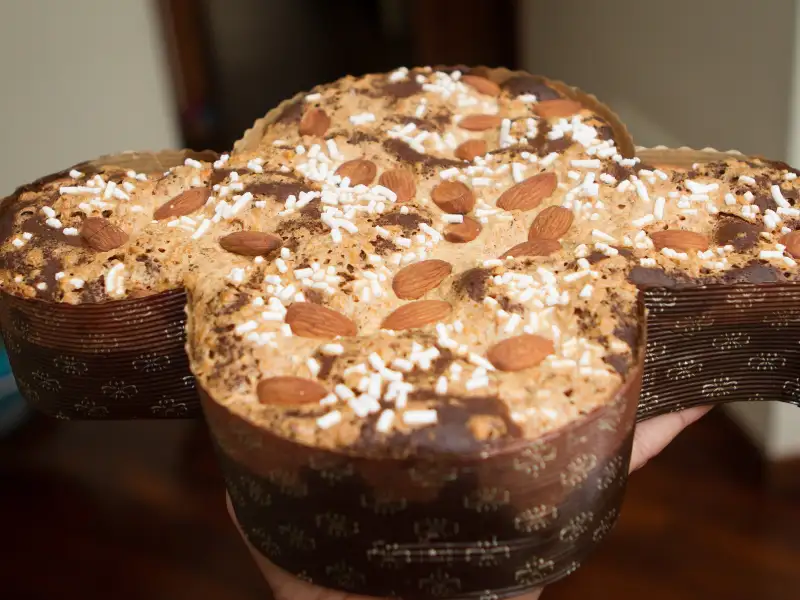 Colomba, um pão de Páscoa com chocolate