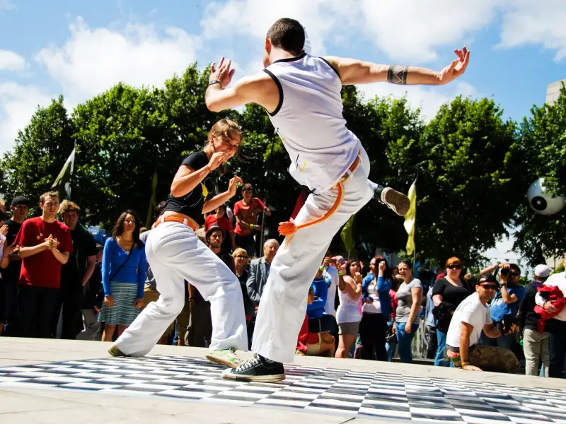 Capoeira, coquetel de coco, cacau e conhaque