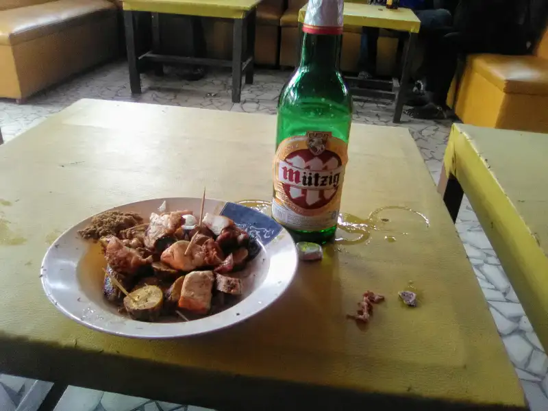 Coxas de frango com cerveja e uvas