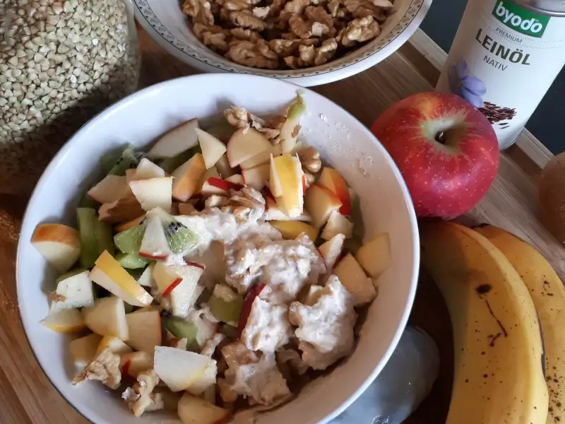 Crema Budwig con frutas y semillas molidas