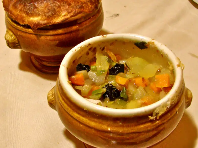 Sopa cremosa de cenoura e alho