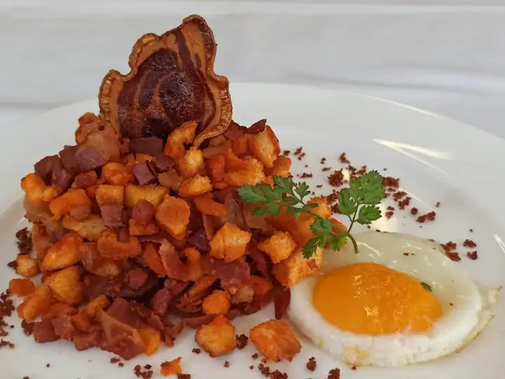 Estrémadure-style breadcrumbs with bacon and chorizo