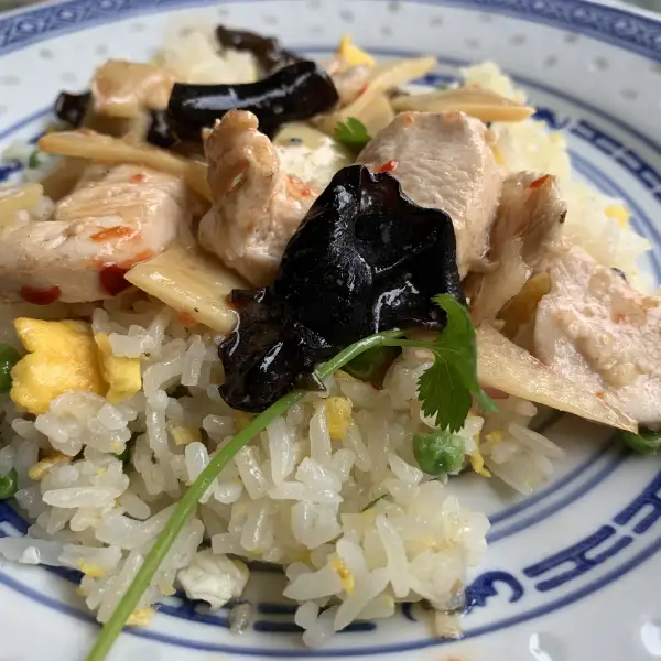 Cuisses de poulet aux champignons et à la crème