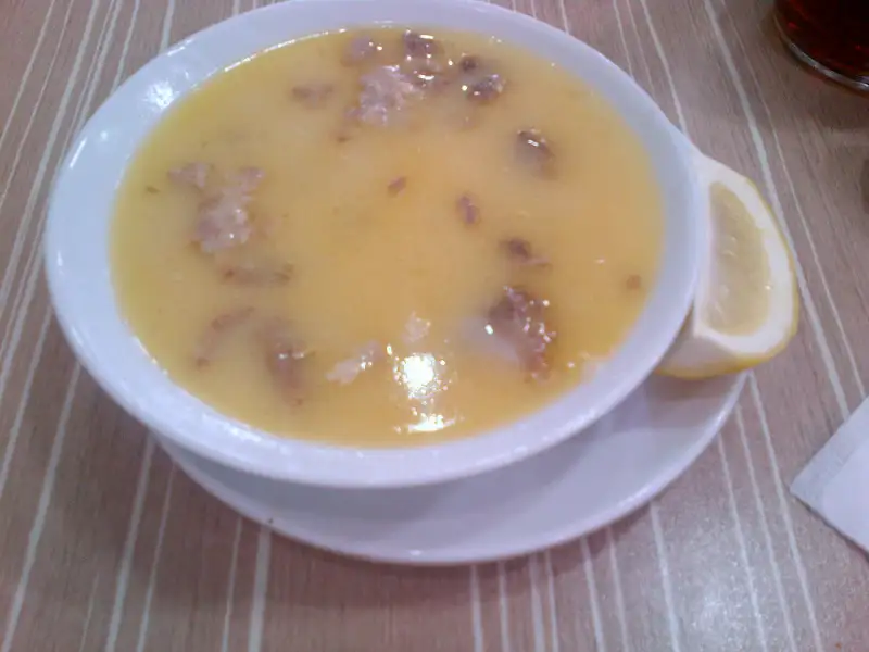 Sopa de carne com língua