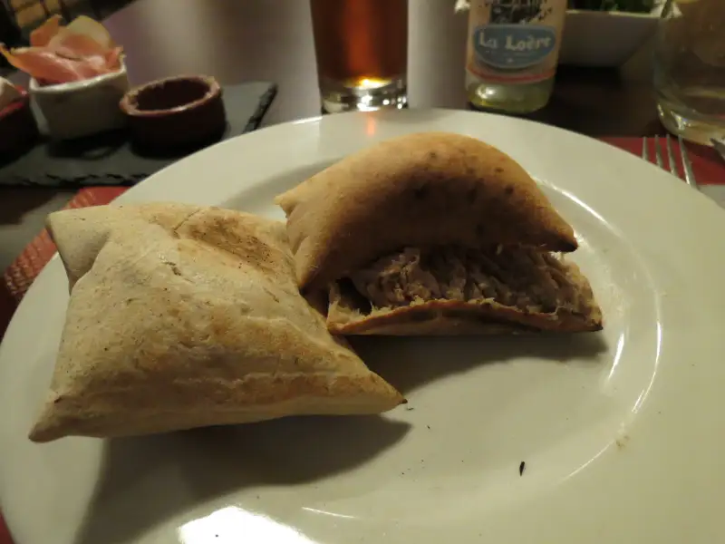 Die traditionelle Brotkugel, auch bekannt als „Fouée“