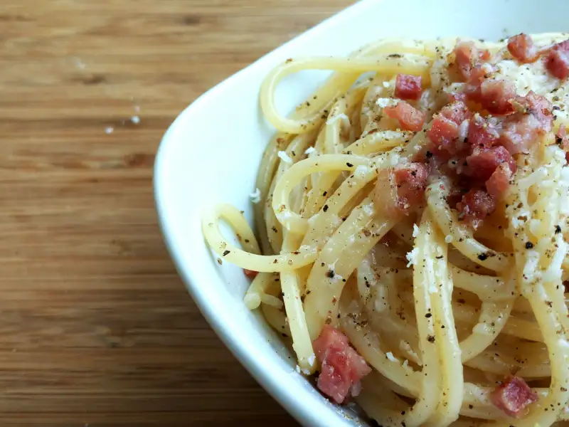 Espaguete à la carbonara, estilo romano