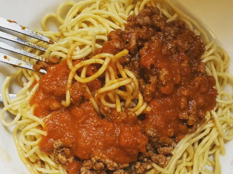 Espagueti a la boloñesa, salsa casera de carne