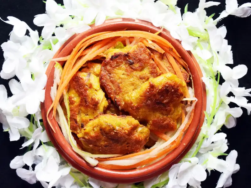 Fish skewers marinated in sour cream