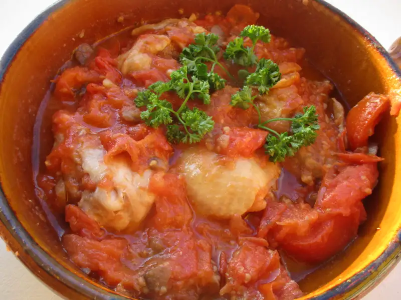 Frango Marengo com cebola e cogumelos