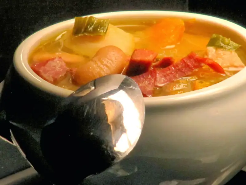 Garbure com confit de pato