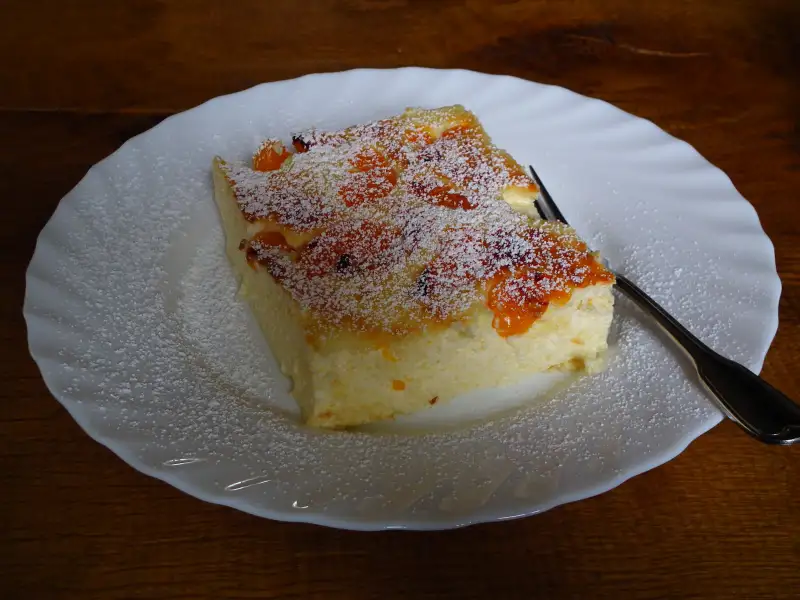 Gâteau au fromage blanc sur fond sablé
