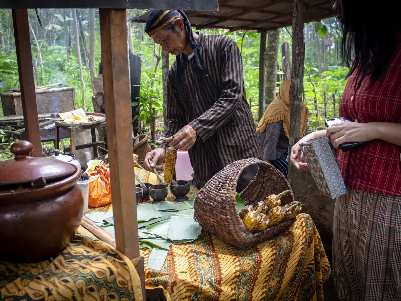 玉米、奶酪和肉的烤制蛋糕