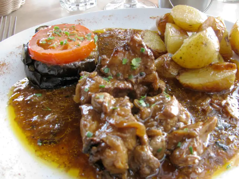 Lamm, gebraten mit Lorbeer
