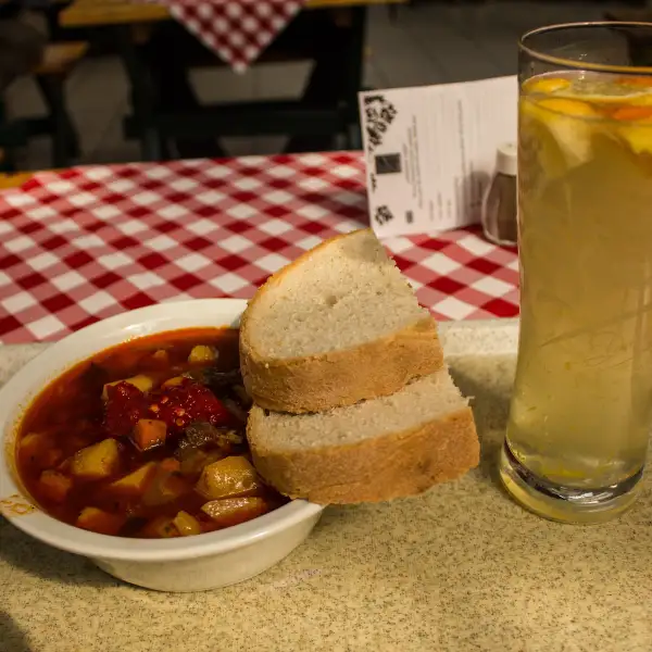 Gulyásleves, soupe de bœuf au paprika