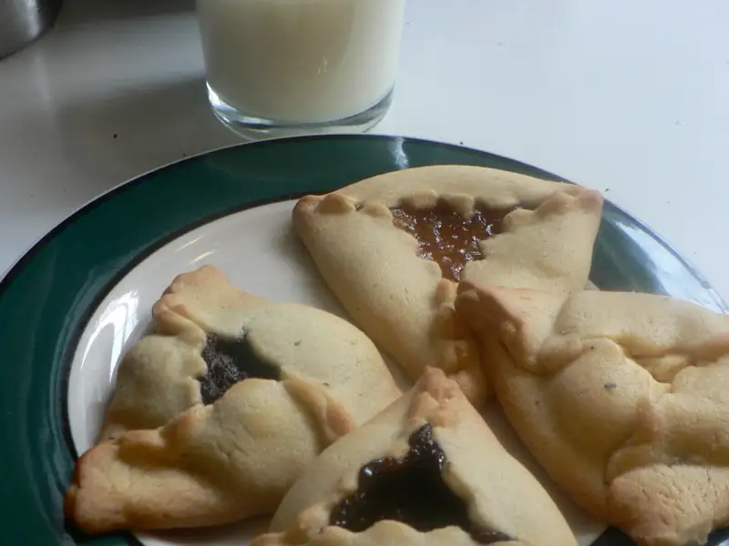 Hamantaschen z morelą i orzechami