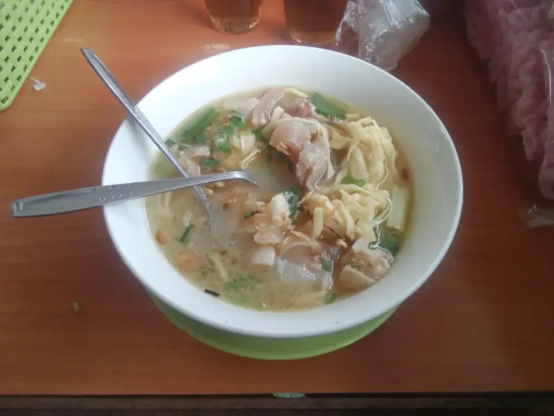 Sono di Bandung, e preparo zuppa di noodles con carne.