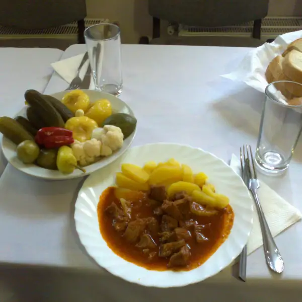 Hongaarse stoofpot met rundvlees en paprika