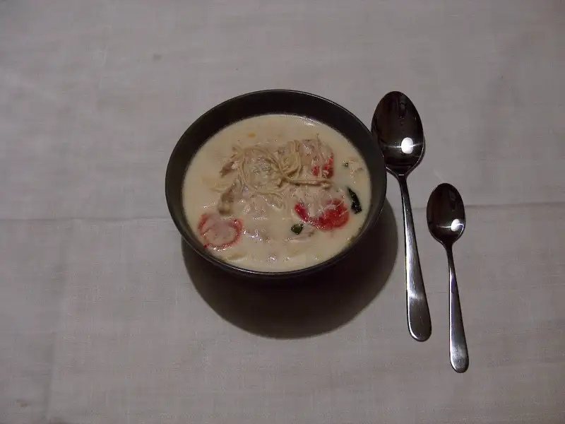 Hühnersuppe mit Kokosmilch