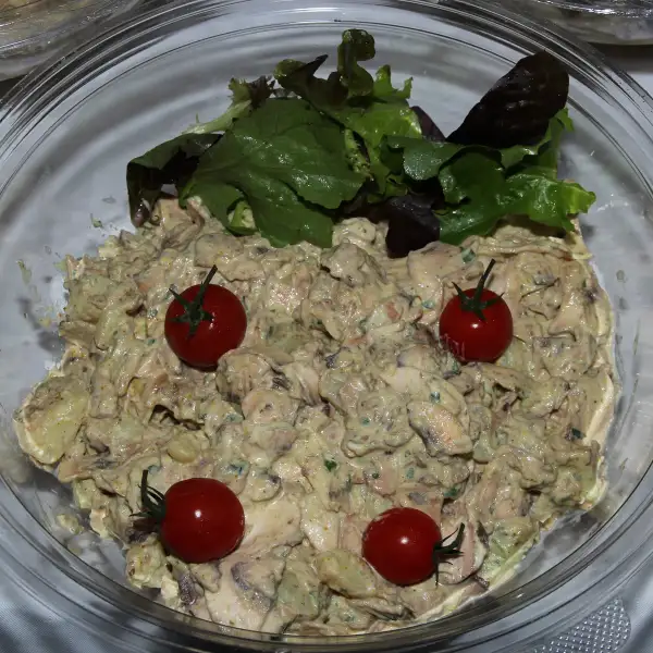 Insalata turca di mele di terra con limone