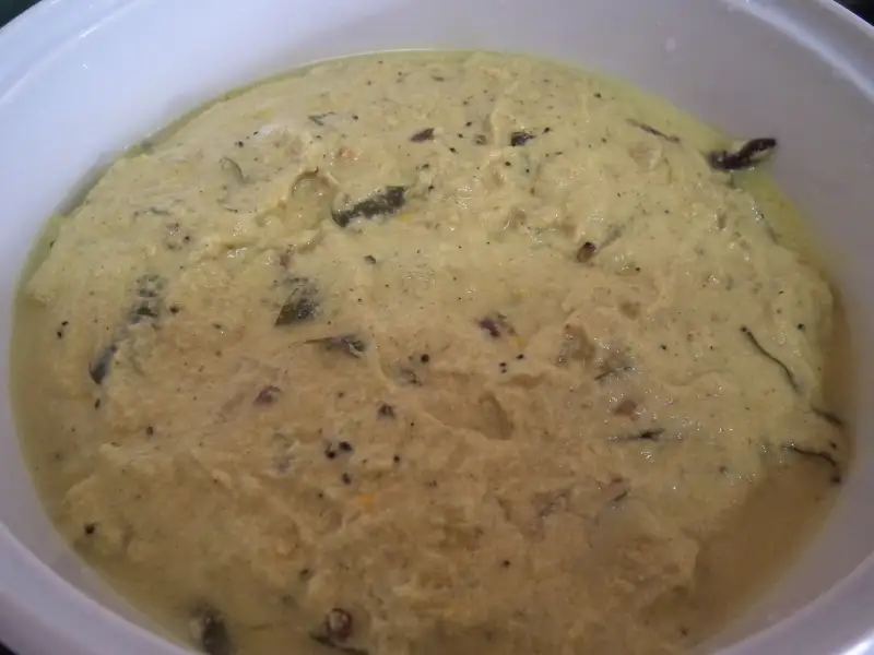 Kaalan, inhame e banana-da-pão com iogurte e coco ralado