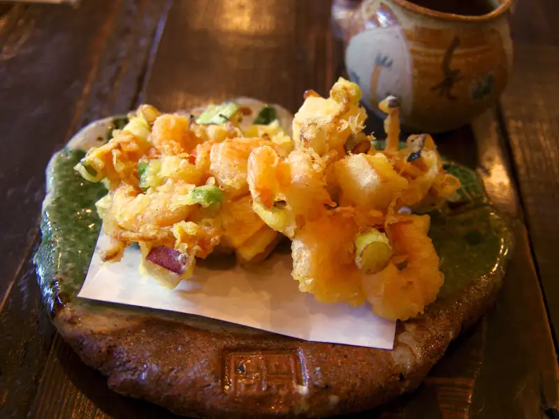 Kakiage com legumes e camarões