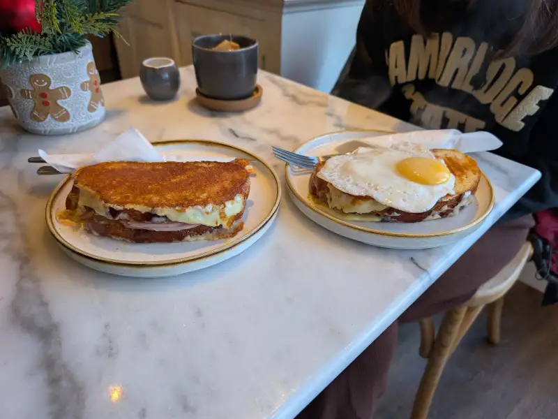 Nowoczesna wersja klasycznego „Croque-monsieur”