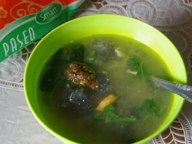 Kapung, danie z ryżu sagou z Sulawesi