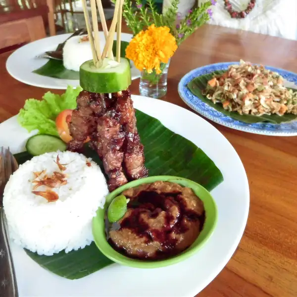 Karedok, an Indonesian salad with peanuts