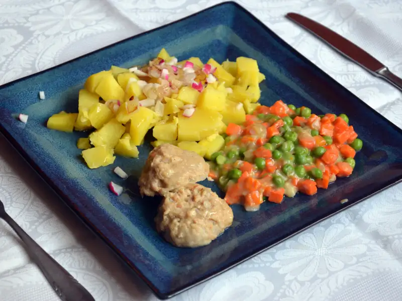 Fleisch- und Gemüsespieße vom Potaufeu